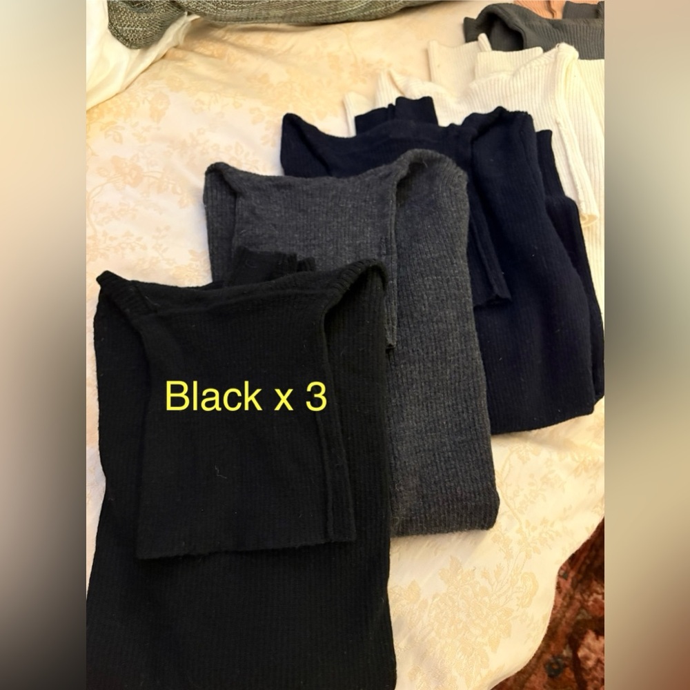 Uniqlo Merino Wool Ribbed Turtleneck Sweater 🥀 - Picture 8 of 9
